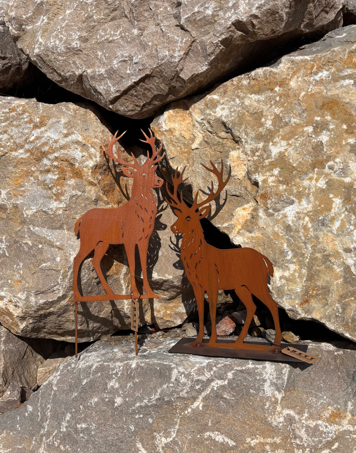 Hirschfiguren in Rostoptik