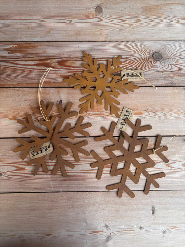 Schneeflocken – Winterglanz in Rostoptik